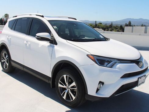 Used 2018 Toyota RAV4 XLE w/ Plus Extra Value Package AWD/4WD image 2