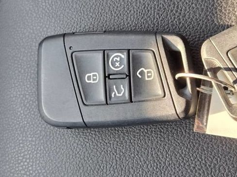 Certified 2023 Volkswagen Tiguan SE FWD image 21