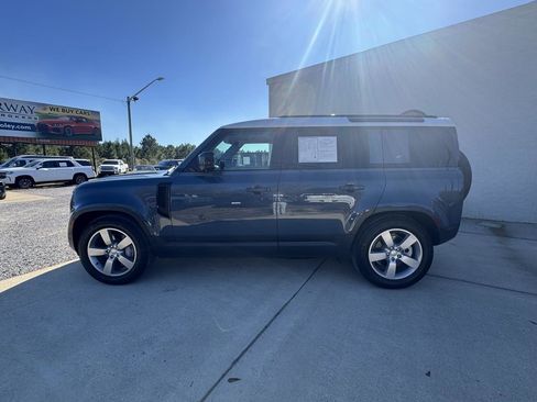 Used 2023 Land Rover Defender 110 SE image 2