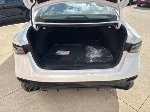 New 2026 Nissan Sentra SR w/ Floor Mat Package FWD image 7