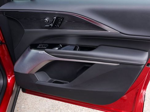 Used 2025 Cadillac Lyriq Luxury image 28