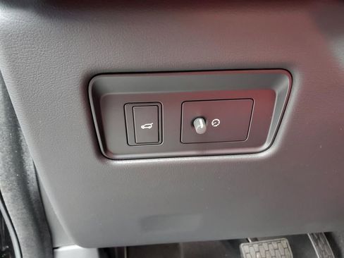 Used 2024 Jaguar F-PACE R-Dynamic S image 21