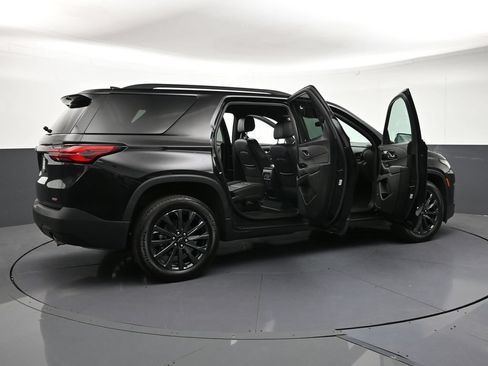 Used 2023 Chevrolet Traverse RS w/ LPO, Floor Liner Package AWD/4WD image 32