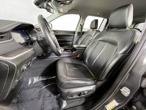 Used 2022 Jeep Grand Cherokee Limited image 19