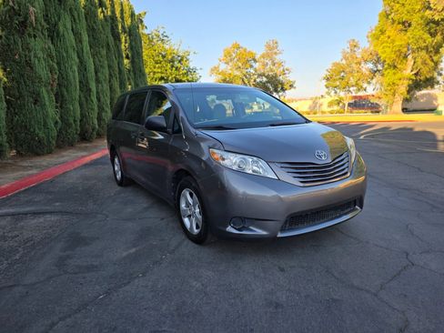 Used 2013 Toyota Sienna L w/ Towing Pkg FWD image 55