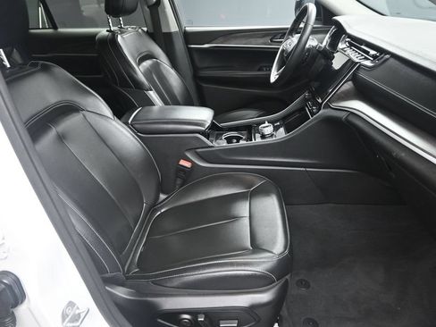Used 2023 Jeep Grand Cherokee Limited w/ Black Appearance Package AWD/4WD image 36