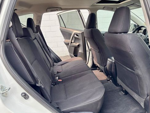 Used 2016 Toyota RAV4 XLE AWD/4WD image 9