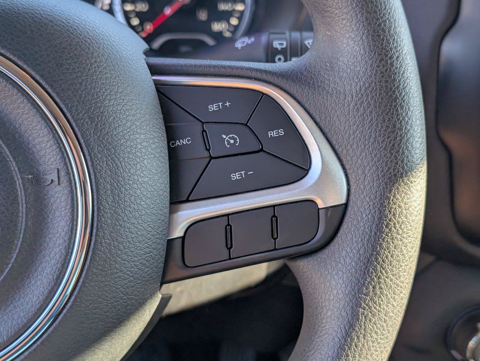 Used 2023 Jeep Renegade Latitude AWD/4WD image 29
