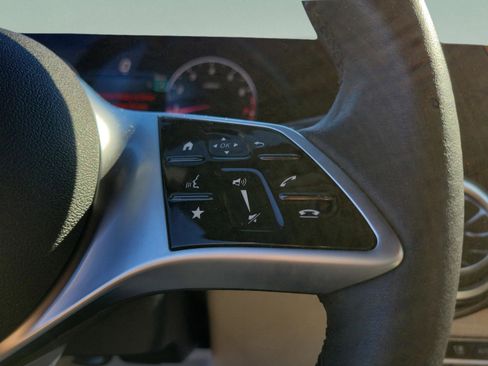 Certified 2025 Mercedes-Benz GLB 250 image 21