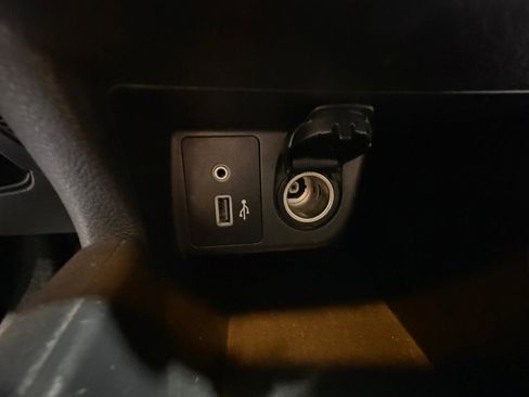 Used 2020 Nissan Versa SV image 31