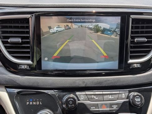 Used 2024 Chrysler Pacifica Touring-L FWD image 22