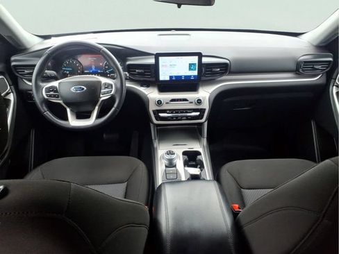 Certified 2024 Ford Explorer XLT AWD/4WD image 11