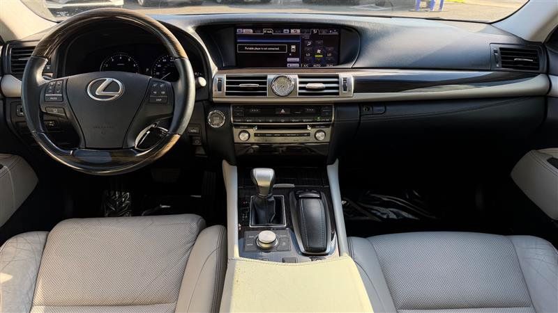 Used 2013 Lexus LS 460 w/ Comfort Pkg RWD image 16