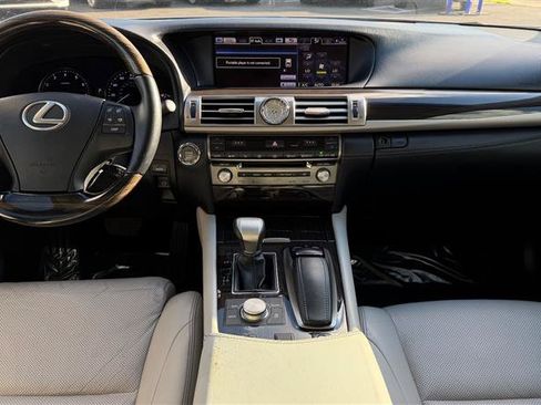 Used 2013 Lexus LS 460 w/ Comfort Pkg RWD image 16