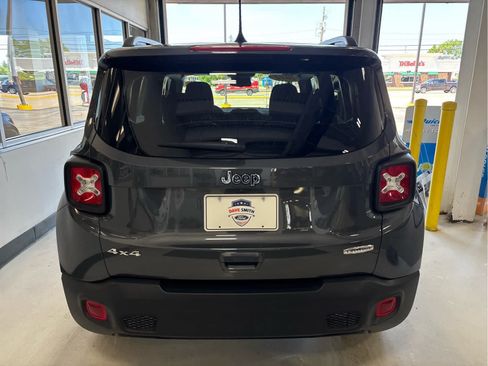 Used 2022 Jeep Renegade Latitude w/ Convenience Group AWD/4WD image 7