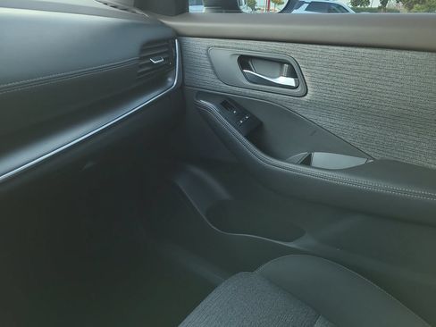 Certified 2023 Nissan Rogue SV FWD image 21
