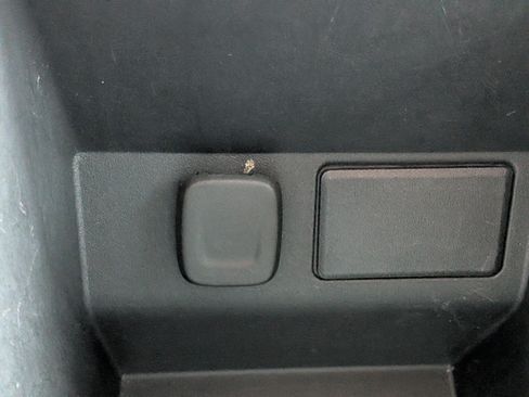 Used 2019 Chevrolet Blazer LT FWD image 31