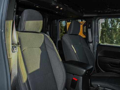 Used 2024 Jeep Gladiator Sport image 31