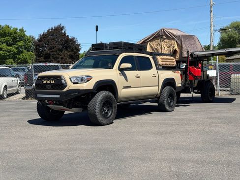 Used 2019 Toyota Tacoma TRD Off-Road AWD/4WD image 1