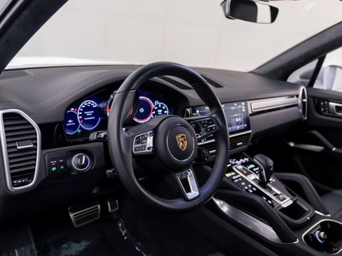 Used 2023 Porsche Cayenne Turbo AWD/4WD image 22