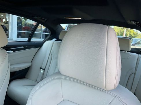 Used 2022 BMW 530i w/ Premium Package image 16