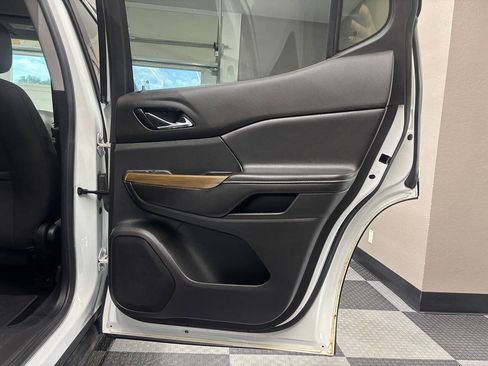 Used 2019 GMC Acadia SLE FWD image 26