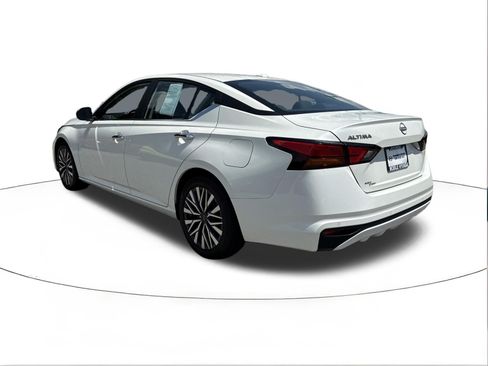 Used 2025 Nissan Altima 2.5 SV FWD image 5