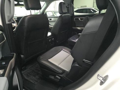 Used 2023 Ford Explorer XLT w/ Equipment Group 202A AWD/4WD image 14