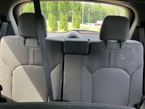 Used 2025 Honda Pilot Sport image 32