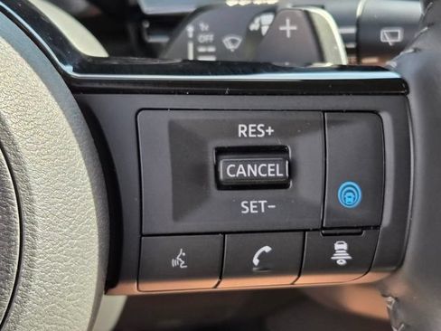 Used 2024 Nissan Pathfinder SL FWD image 25