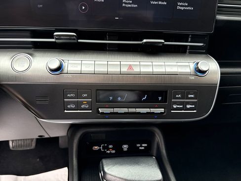Used 2025 Hyundai Kona SEL AWD/4WD image 17