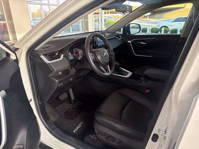 Used 2021 Toyota RAV4 XLE Premium FWD image 5