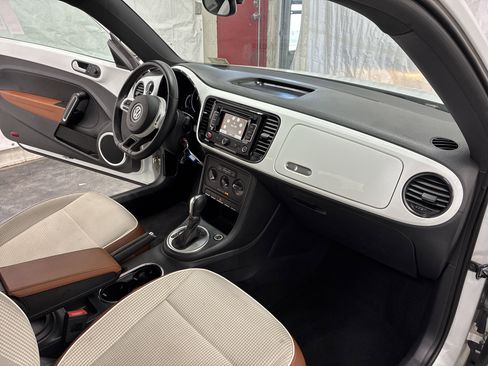 Used 2015 Volkswagen Beetle 1.8T Classic FWD image 13