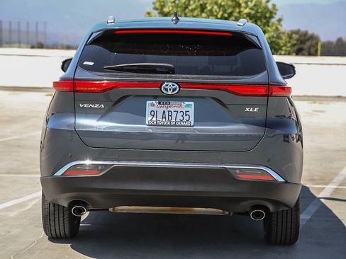 Used 2024 Toyota Venza XLE AWD/4WD image 6