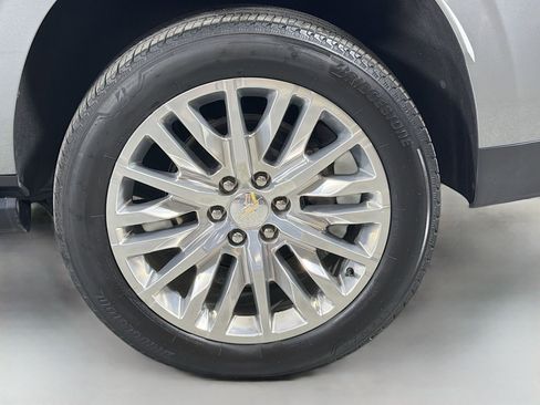 Used 2024 Chevrolet Suburban High Country image 32