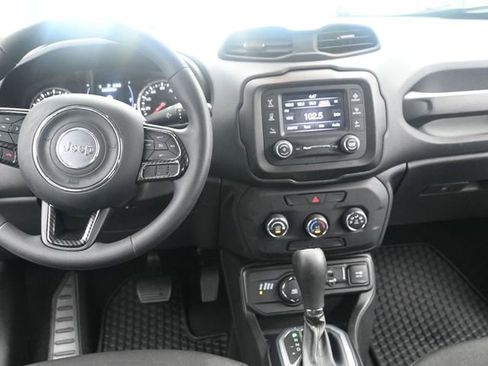 Used 2019 Jeep Renegade Sport image 17