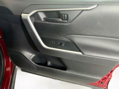Used 2021 Toyota RAV4 LE FWD image 29