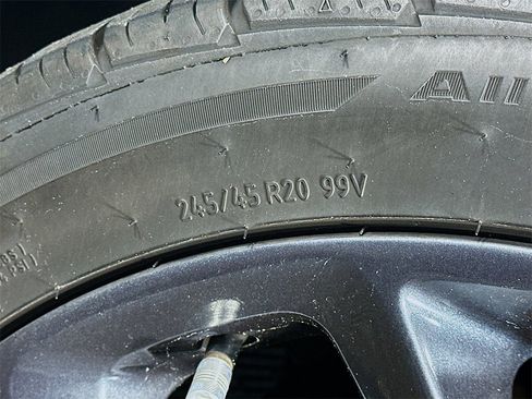 Used 2018 Dodge Challenger SXT Plus image 33