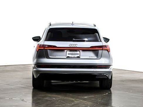 Used 2022 Audi e-tron Premium image 3