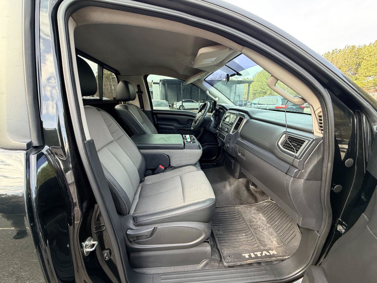 Used 2017 Nissan Titan S RWD image 10