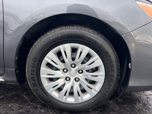 Used 2013 Toyota Camry LE image 32