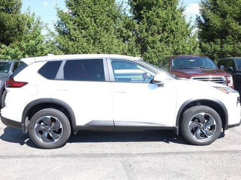 Certified 2026 Nissan Rogue SV AWD/4WD image 5