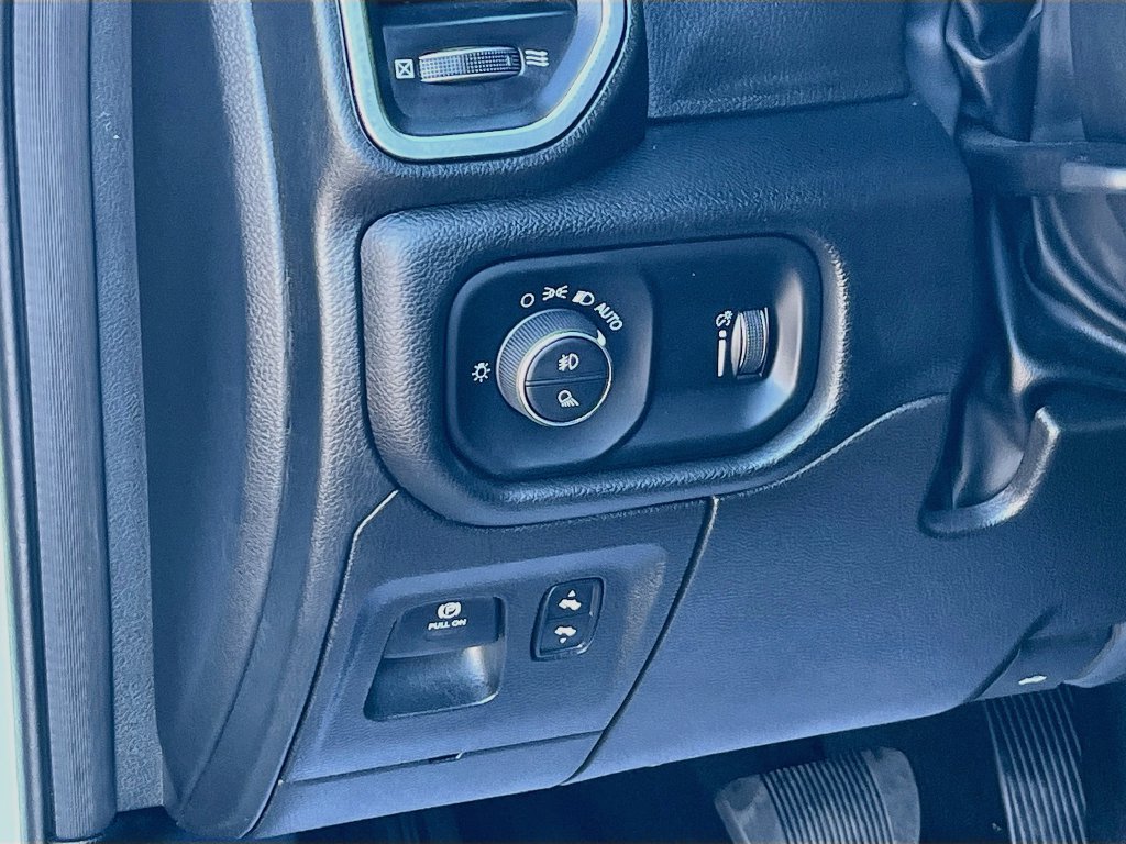 Used 2025 RAM 1500 4x4 Crew Cab image 10