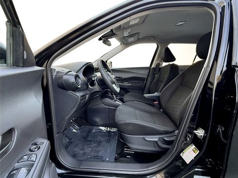 Used 2021 Nissan Kicks S image 10