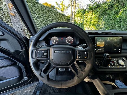 Used 2023 Land Rover Defender 110 V8 image 11