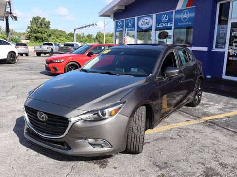 Used 2018 MAZDA MAZDA3 Grand Touring w/ Premium Equipment Package FWD image 7