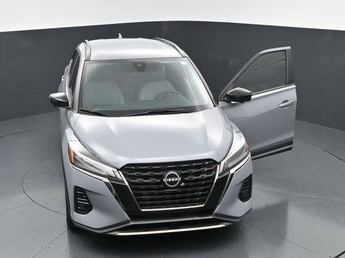 Used 2023 Nissan Kicks SR w/ SR Premium Package FWD image 34