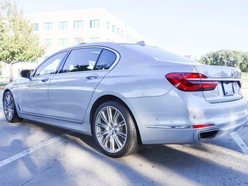 Used 2019 BMW 740i w/ Executive Package image 5