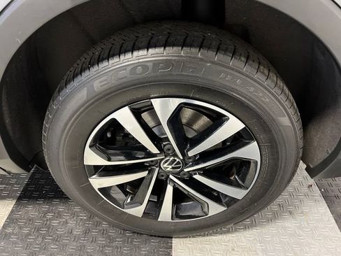 Used 2022 Volkswagen Tiguan S FWD image 15