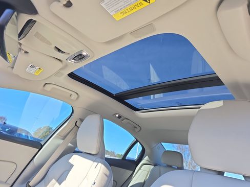 Used 2021 Volvo S60 T5 Momentum image 28